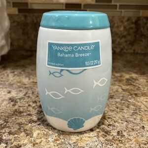 NEW Yankee Candle Bahama Breeze Blue Candle in Ocean Themed Collectable Jar